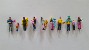 10 figurines peluche peint