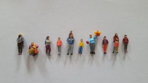 10 figurines enfant peint